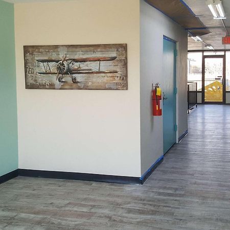 Econo Lodge Oak Grove-Blue Springs Екстериор снимка