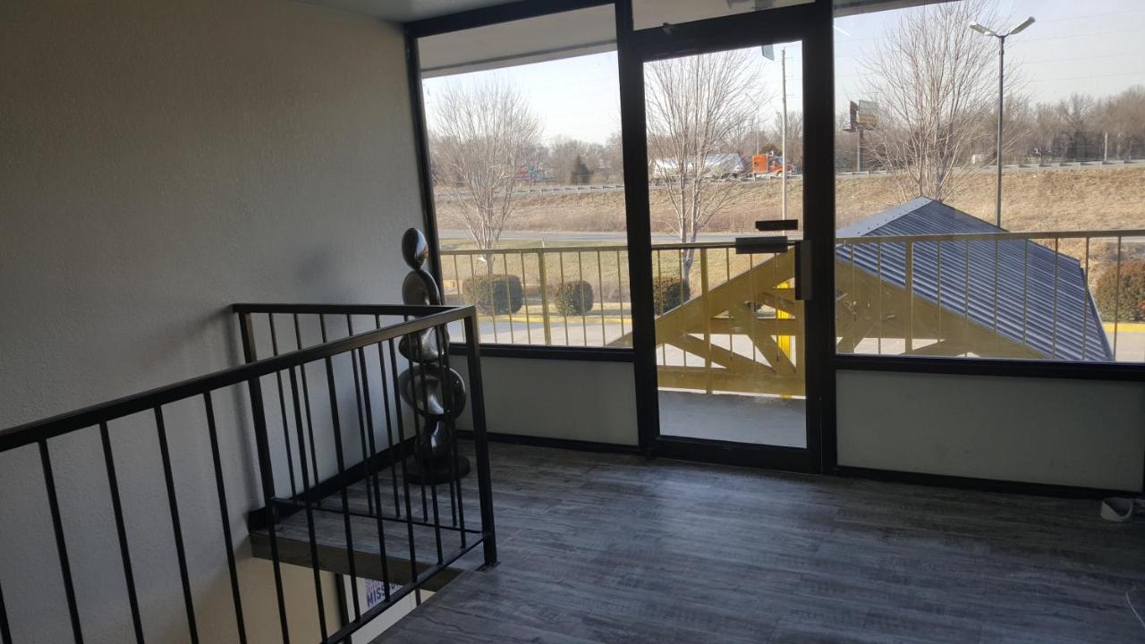 Econo Lodge Oak Grove-Blue Springs Екстериор снимка