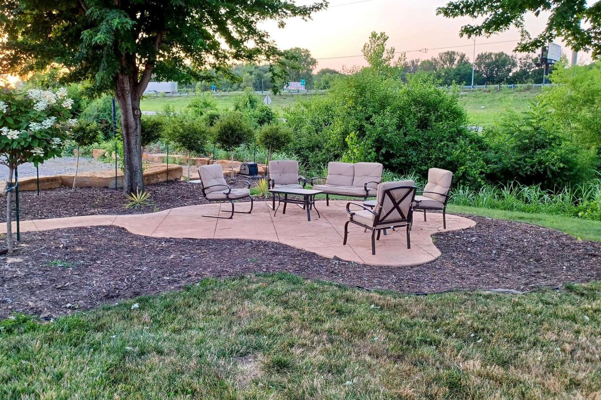 Econo Lodge Oak Grove-Blue Springs Екстериор снимка
