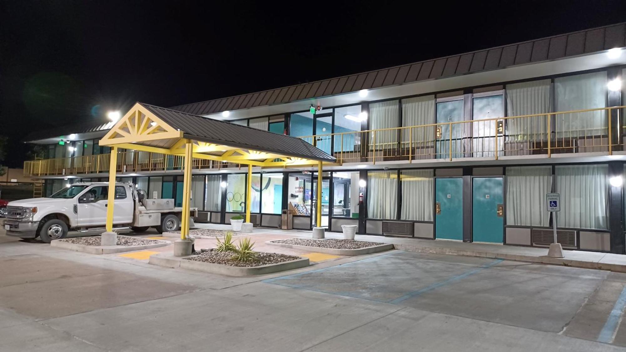 Econo Lodge Oak Grove-Blue Springs Екстериор снимка
