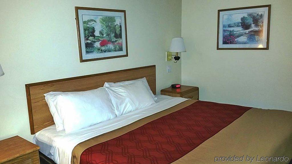 Econo Lodge Oak Grove-Blue Springs Екстериор снимка