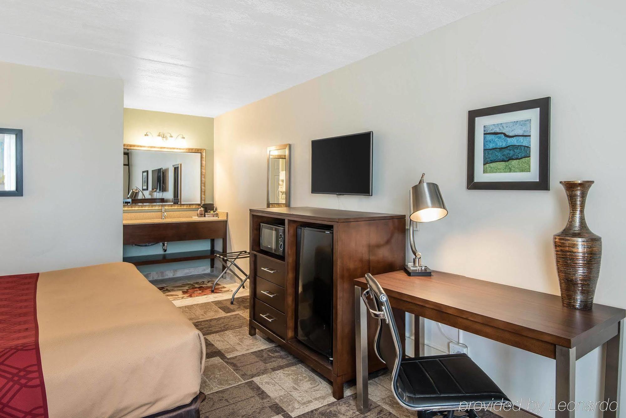 Econo Lodge Oak Grove-Blue Springs Екстериор снимка